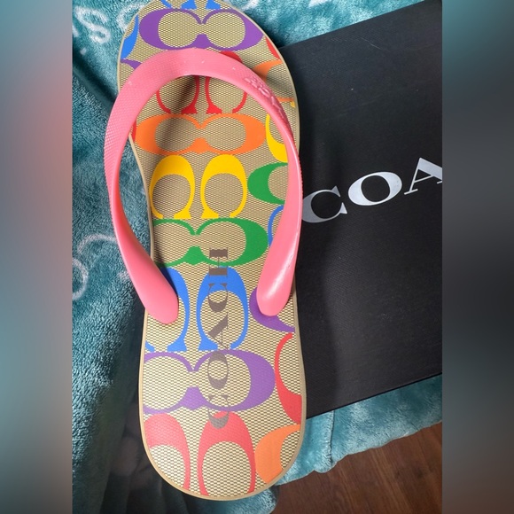 *BRAND NEW* COACH LYNN Flip Flop Signature Collection Sandals - Picture 7 of 10